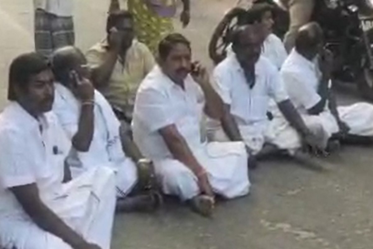 சாலை மறியல்