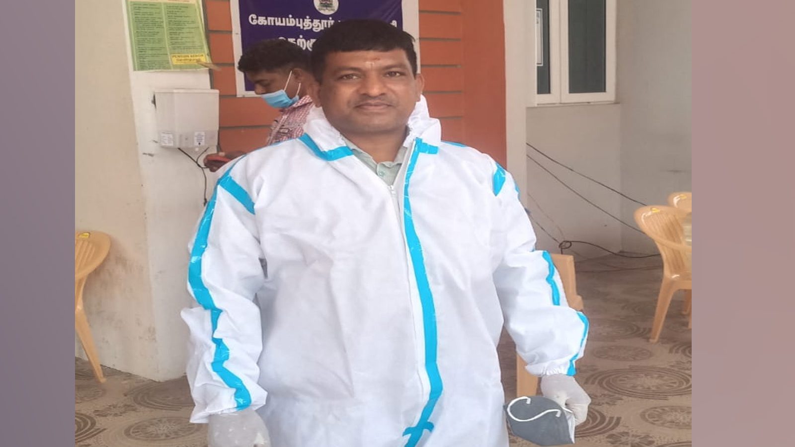 கொரோனா கவச உடையுடன் வந்த சுயேட்சை வேட்பாளர் - வியந்துபோன அதிகாரிகள்