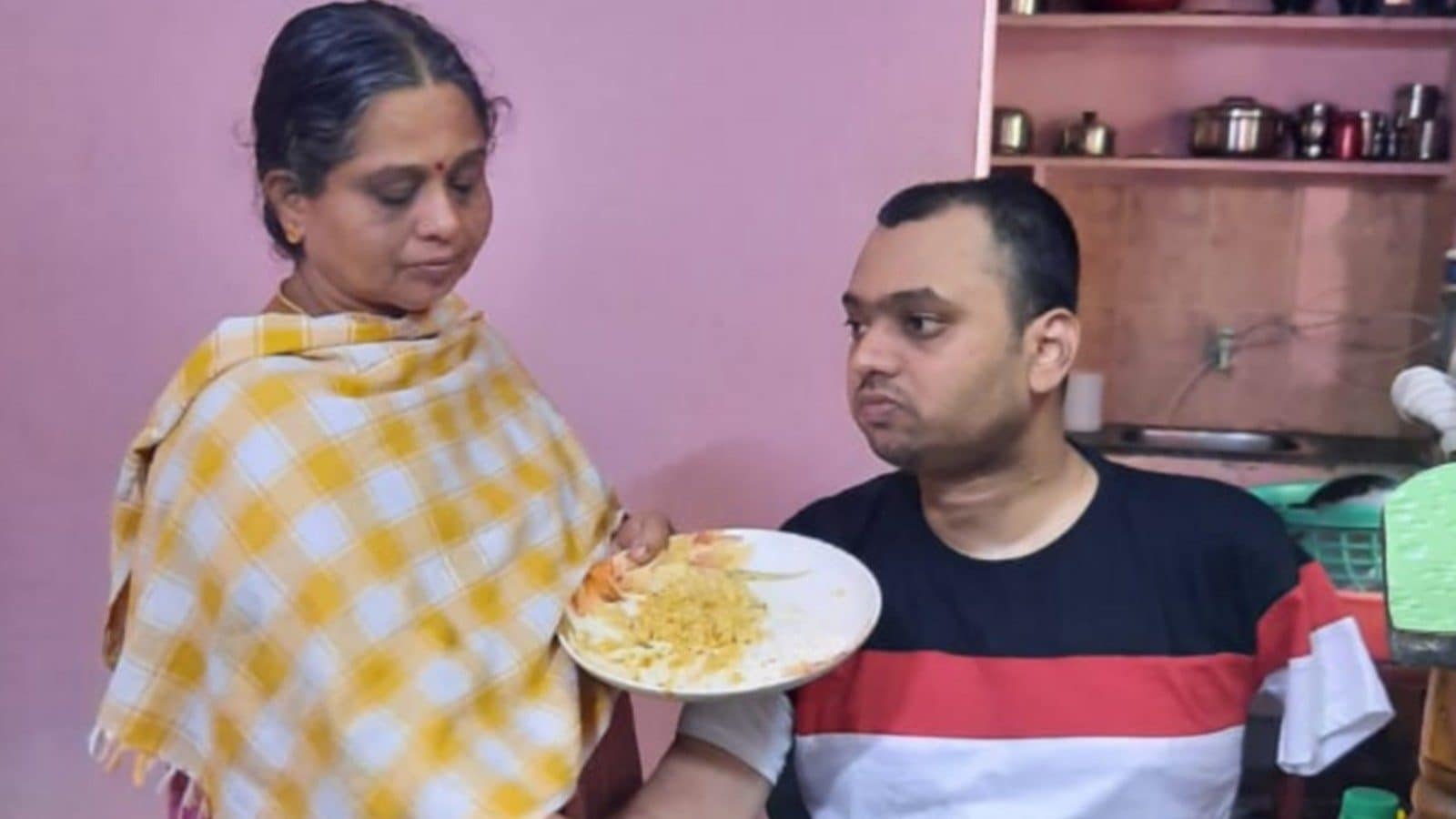 12 முறை அறுவை சிகிச்சை... கைகள் இழப்பு - வானுயர பறக்க துடித்த பட்டதாரி இளைஞரின் கோரிக்கை