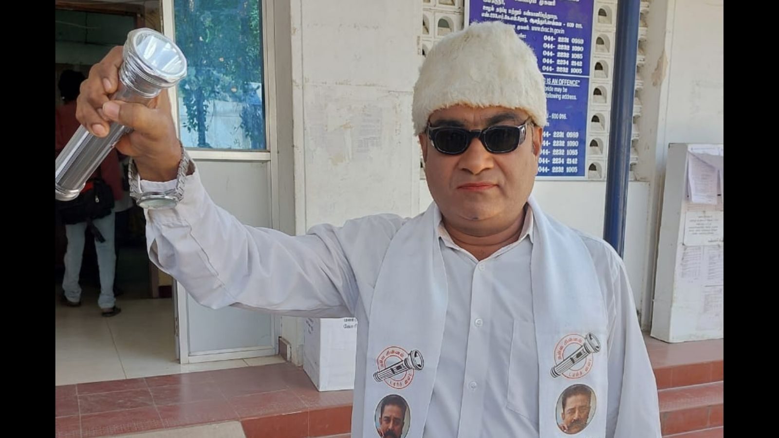 எம்.ஜி.ஆர் வேடத்தில் வந்து மனுத்தாக்கல் செய்த மக்கள் நீதி மய்யம் வேட்பாளர்!