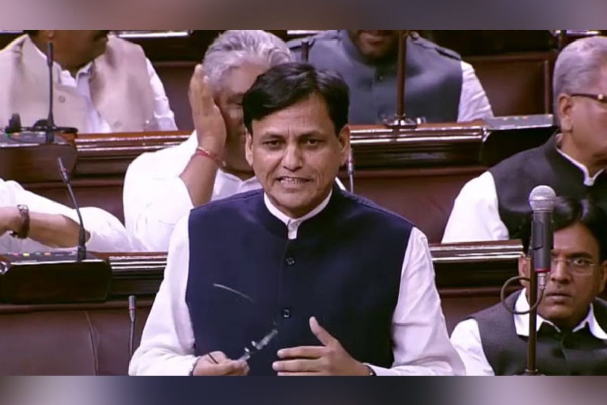 நடப்பு நிதியாண்டில் தமிழ்நாடுக்கு பேரிடர் மேலாண்மை நிதியாக 1088 கோடி ரூபாய் ஒதுக்கப்பட்டுள்ளது.