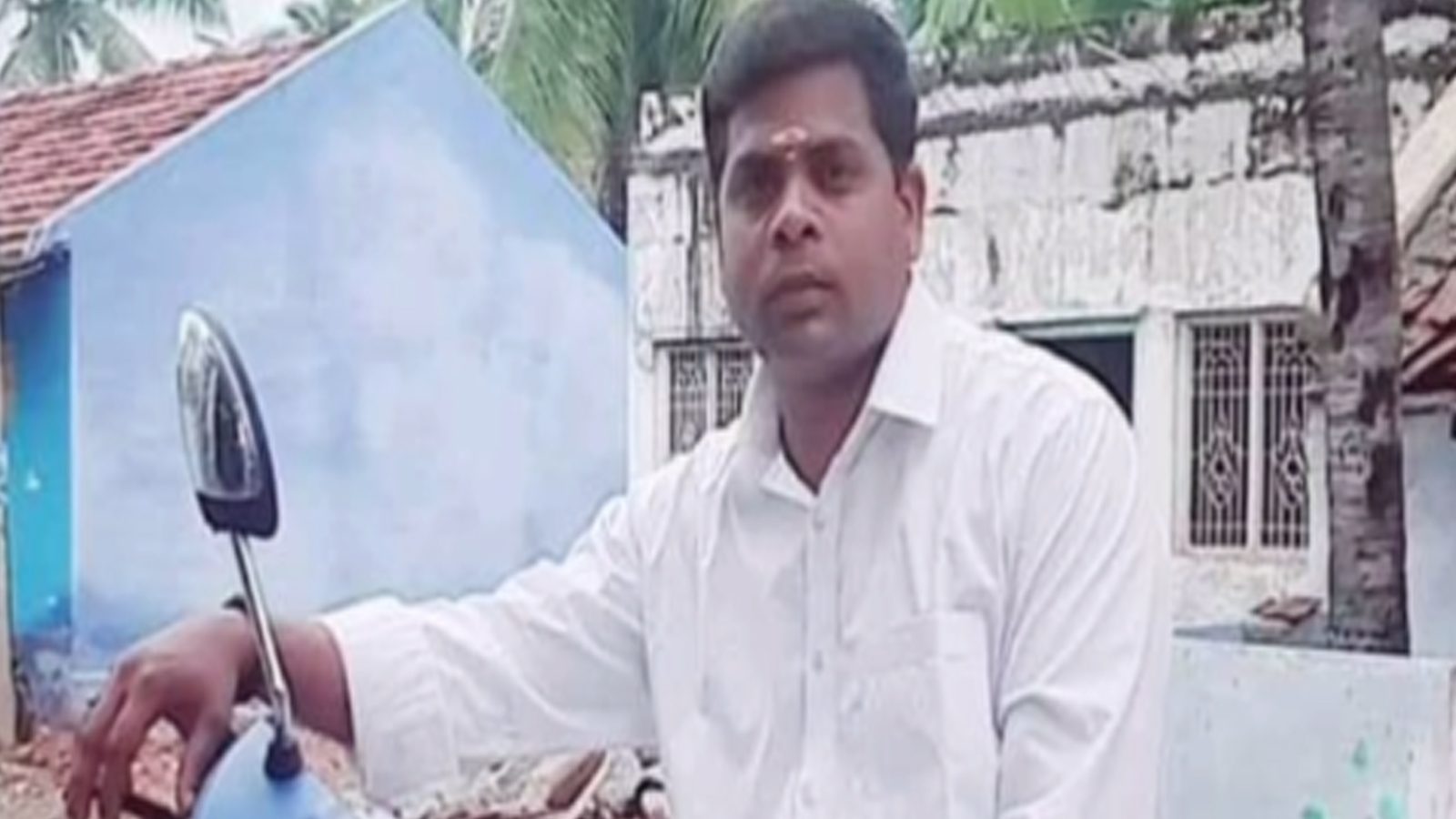 தன் தந்தையை கொலையை செய்த கணவரை, உறவினர்களுடன் சேர்ந்து தீர்த்துக் கட்டிய மனைவி.. நீதிமன்றத்தில் சரண்..