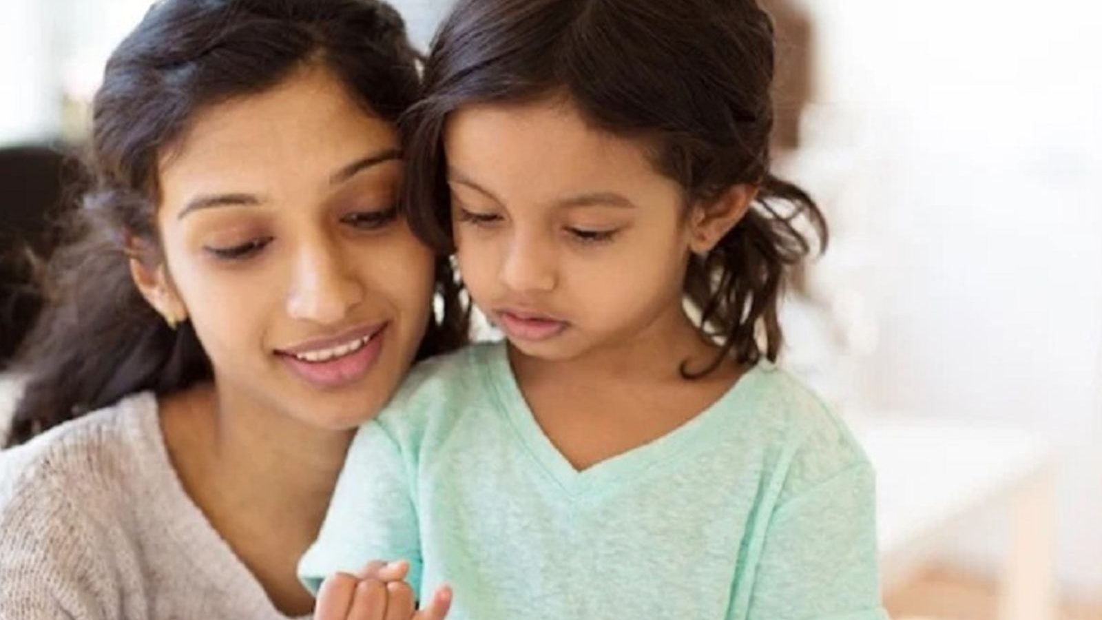 குழந்தைகளுக்கு செக்ஸ் கல்வி குறித்து எப்போது, எப்படி கற்பிக்கலாம்