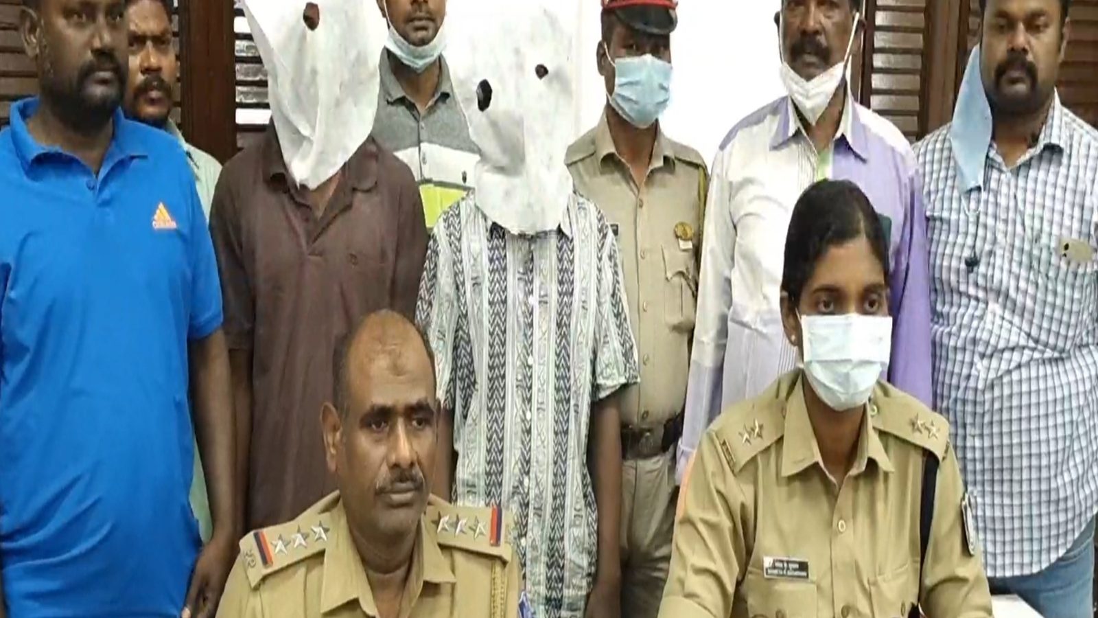 பூக்கட்டும் நூலால் தொழிலாளி கழுத்தறுத்து கொலை - மதுபோதையில் நண்பர்கள் வெறிச்செயல்