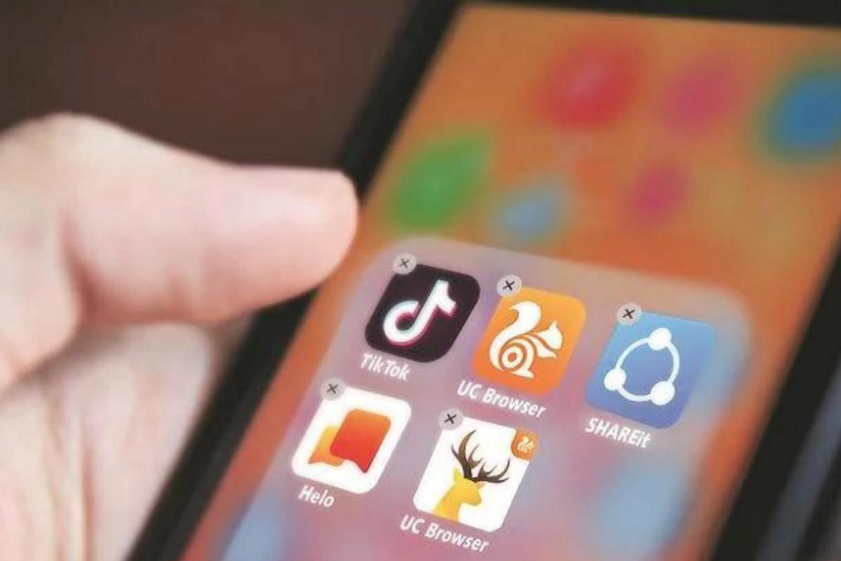 Chinese Mobile Apps Ban: முன்னதாக கடந்த 2020 ஜூன் மாதம் டிக்டாக், யு.சி. பிரவுசர், ஷேர் இட், வீசாட் உள்ளிட்ட 59 பிரபலமான ஆப்கள் தடை செய்யப்பட்டன. 2020 நவம்பரில் 43 சீன ஆப்களுக்கு தடை விதிக்கப்பட்டது. 
