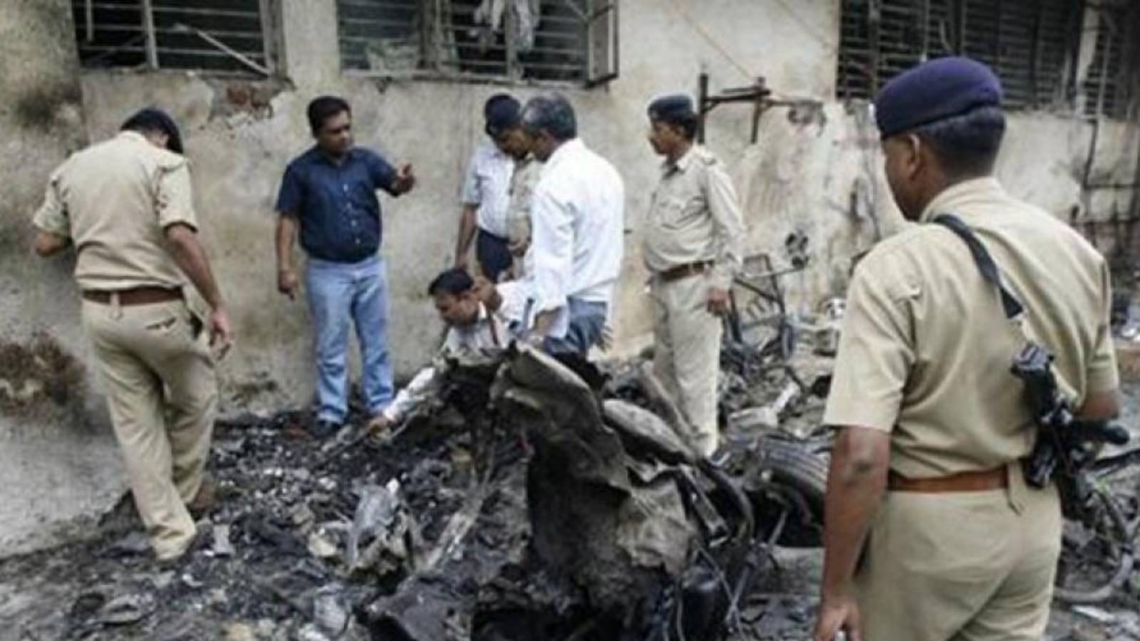 அகமதாபாத் தொடர் குண்டுவெடிப்பு வழக்கில் 38 பேருக்கு மரண தண்டனை... சிறப்பு நீதிமன்றம் அதிரடி