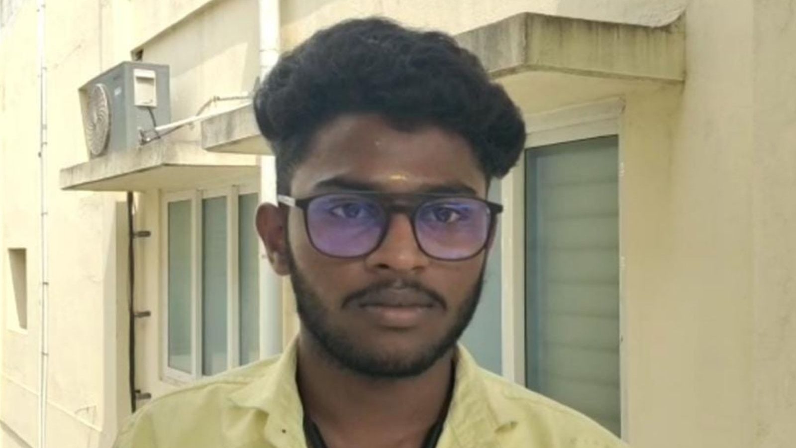 போட்டியிட வயசு இன்னும் வரல... 19 வயது விஜய் ரசிகர் வேட்புமனு நிராகரிப்பு...