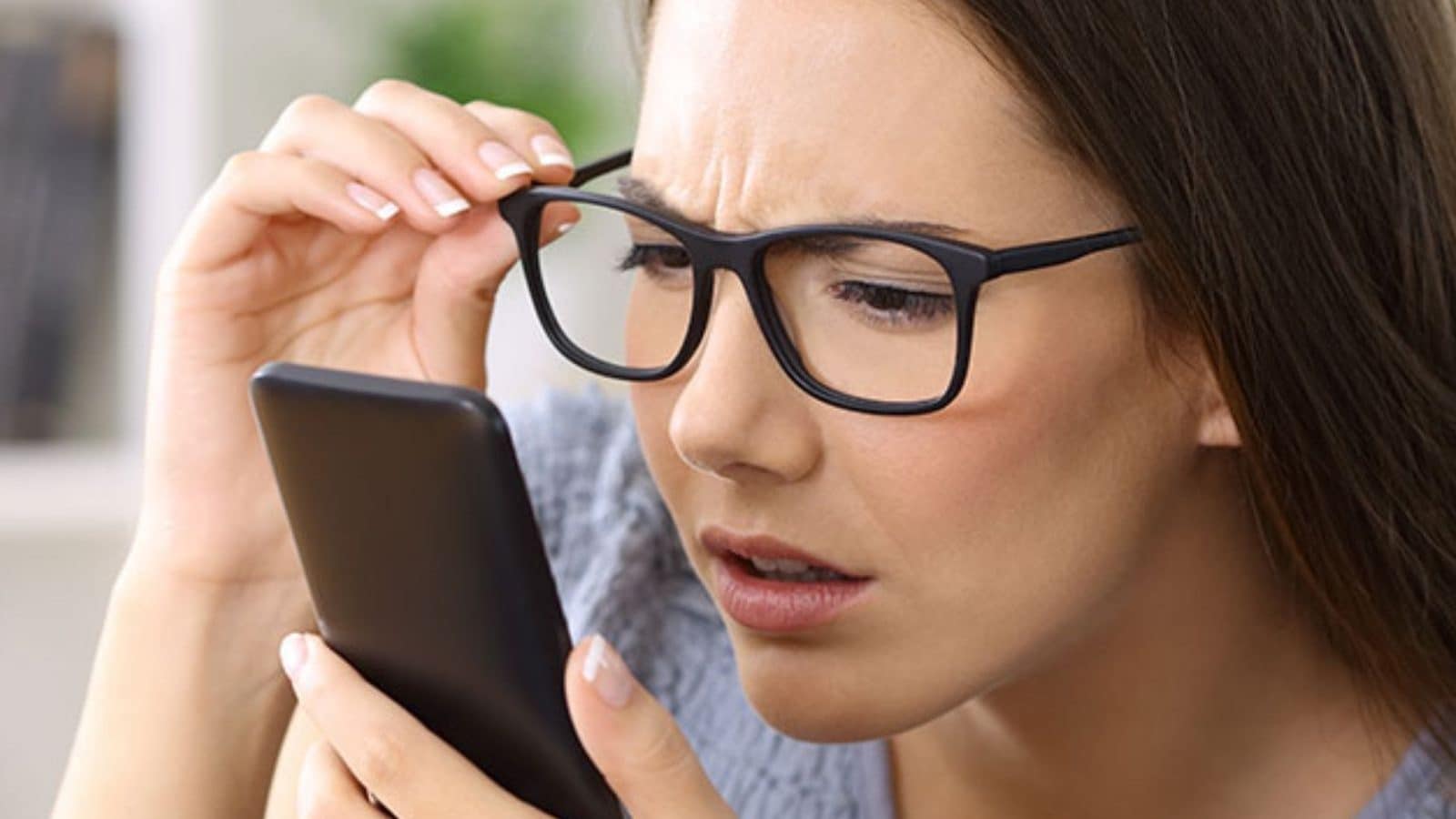 நாள் முழுவதும் லேப்டாப் ஸ்கிரீன் பார்ப்பதால் பார்வைத்திறன் பாதிக்கப்படுகிறதா..? உங்களுக்கான ஆயுர்வேத டிப்ஸ