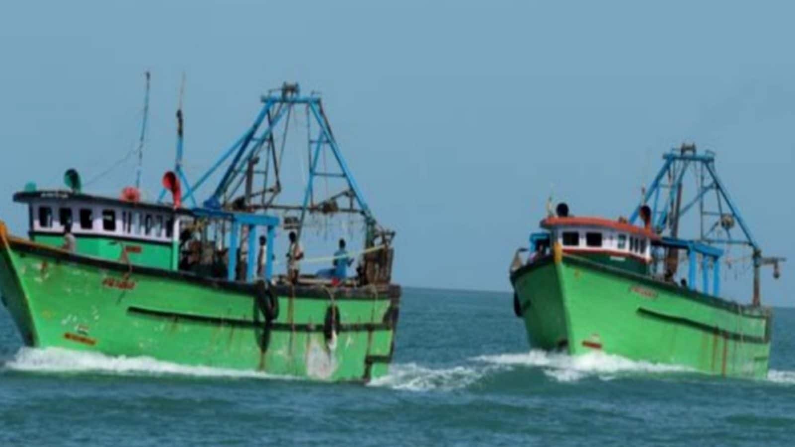 பலத்த சூறாவளி காற்று வீசும், மீனவர்கள் இங்கு செல்ல வேண்டாம் - வானிலை ஆய்வுமையம் எச்சரிக்கை