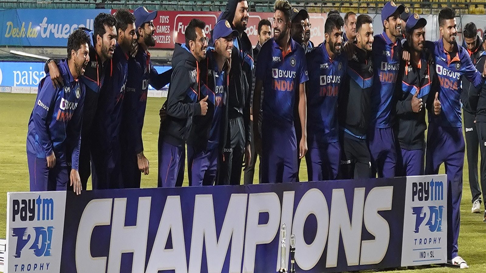 வலிமையிலிருந்து வலிமைக்குச் செல்வோம் - ‘பெஞ்ச்’ வீரர்களுக்கு ரோஹித் சர்மா வாக்குறுதி