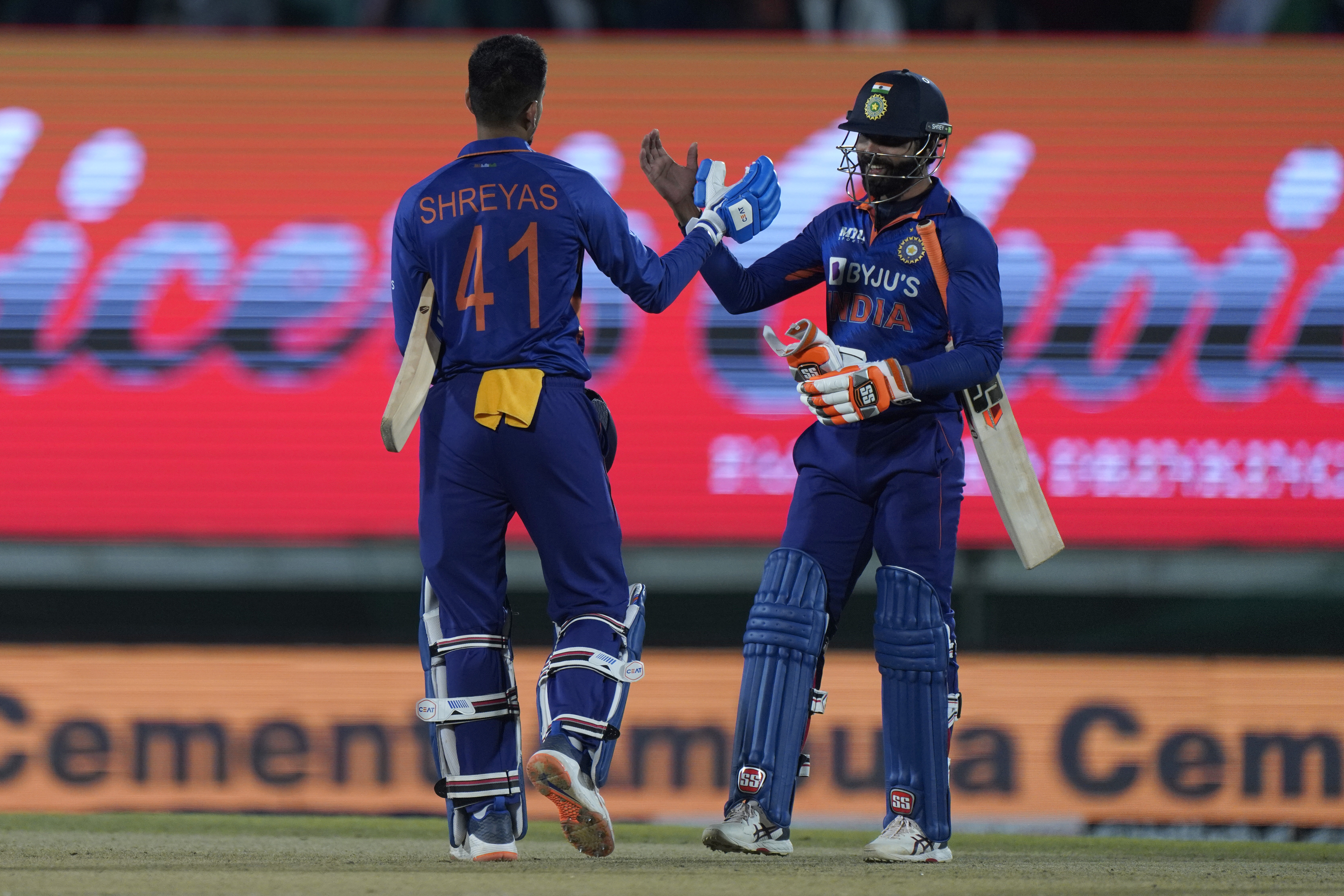  இந்திய அணி 16.5 ஓவர்களில் 6 விக்கெட்டுகளை இழந்து 3-0 என்ற கணக்கில் வெற்றி பெற்றது.