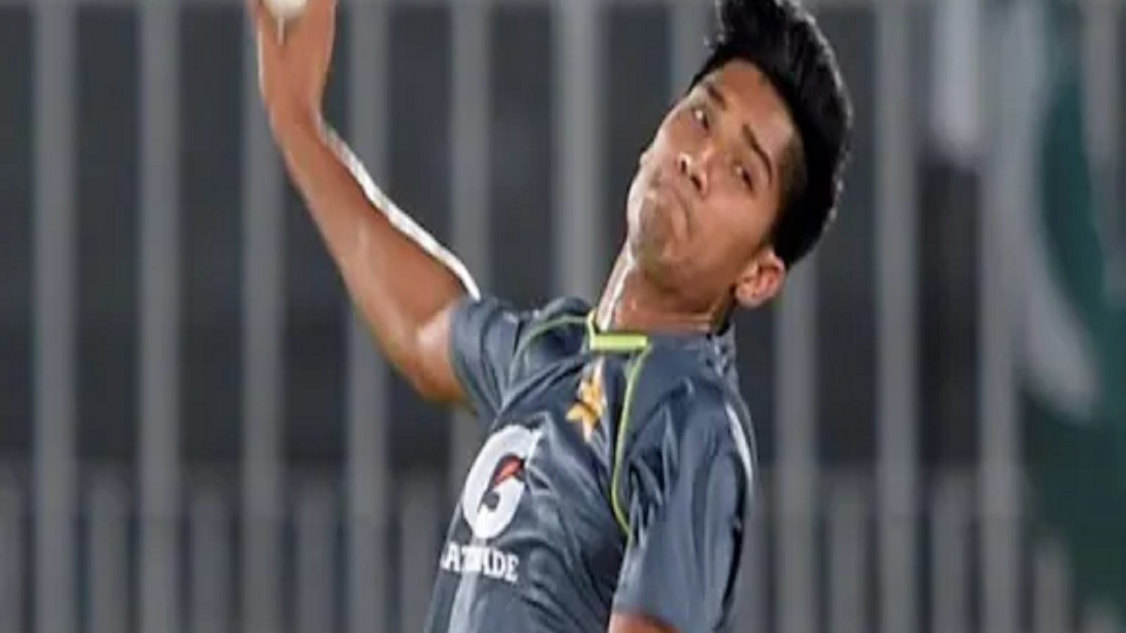 ஹாட்ரிக் சாதனை புரிந்த 22 வயது பாகிஸ்தான் வேகப்பந்து வீச்சாளருக்கு தடை - ஐசிசி அதிரடி