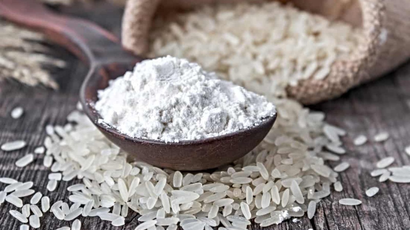 அரிசி மாவு சேர்த்து விதவிதமா ஃபேஸ் பேக் : சருமப்பொலிவை அதிகரிக்க நீங்களும் டிரை பண்ணி பாருங்க..