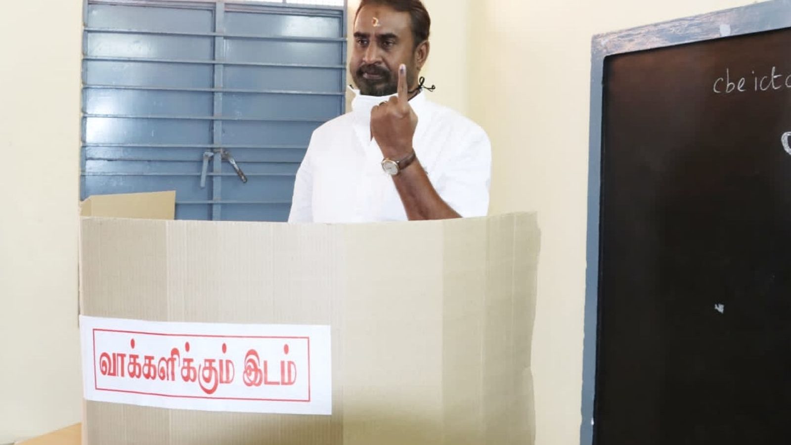 உள்ளாட்சி தேர்தலில் தில்லுமுல்லு செய்து வெற்றிபெற திமுக சூழ்ச்சி: எஸ்.பி.வேலுமணி குற்றச்சாட்டு