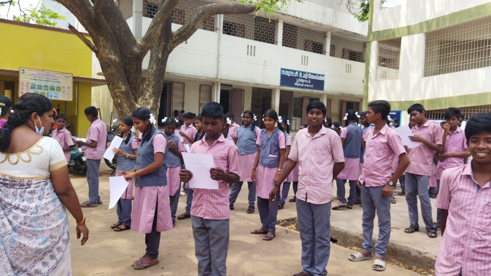 விழுப்புரம் அரசு பள்ளிகளில் தேசிய நெடுஞ்சாலை துறை சார்பில் சாலை பாதுகாப்பு குறித்த விழிப்புணர்வு!