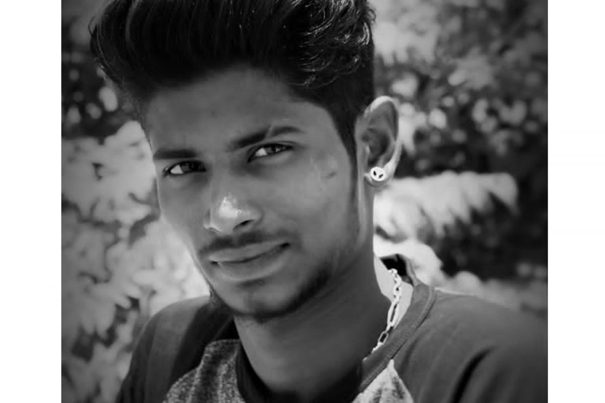 வாலிபருக்கு அரிவாள் வெட்டு