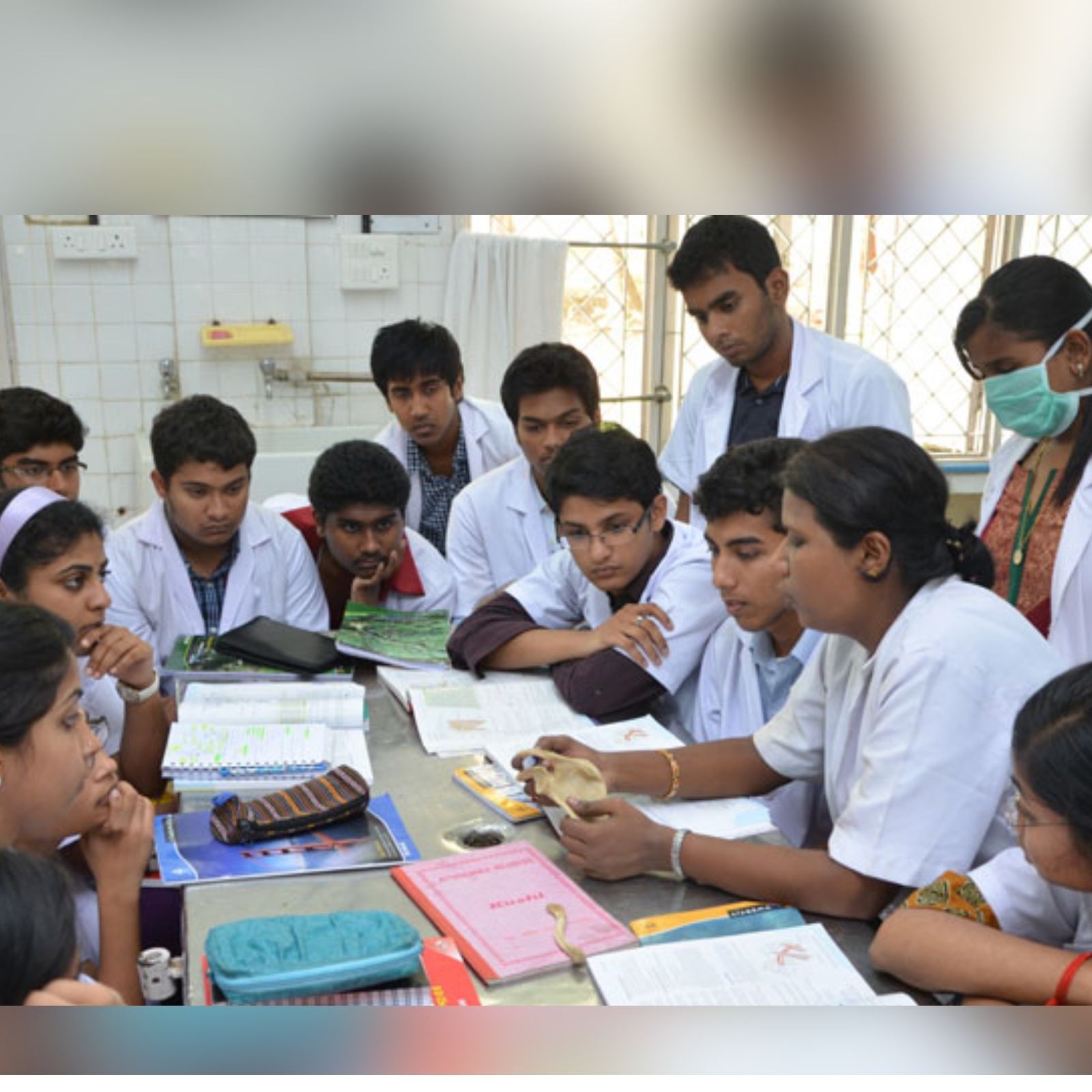 நர்சிங் உள்ளிட்ட மருத்துவம் சார்ந்த படிப்புகளுக்கு விண்ணப்பிக்கலாம்..