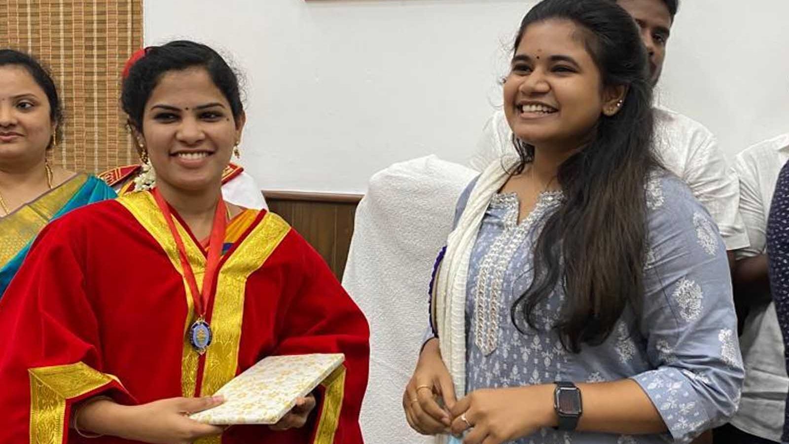 மேயர் அக்காவுக்கு மனமார்ந்த வாழ்த்துக்கள் - கவனம் ஈர்க்கும் இளம்வயது கவுன்சிலர் நிலவரசி