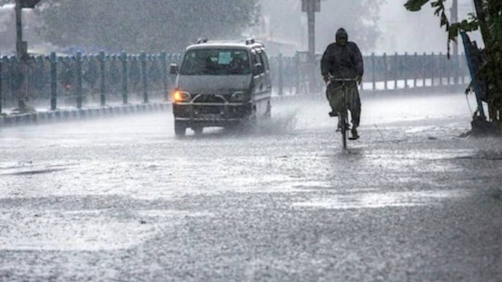 வடகிழக்கு பருவ மழை தொடங்கியது... இனி வெளித்து வாங்க போகுது மழை...