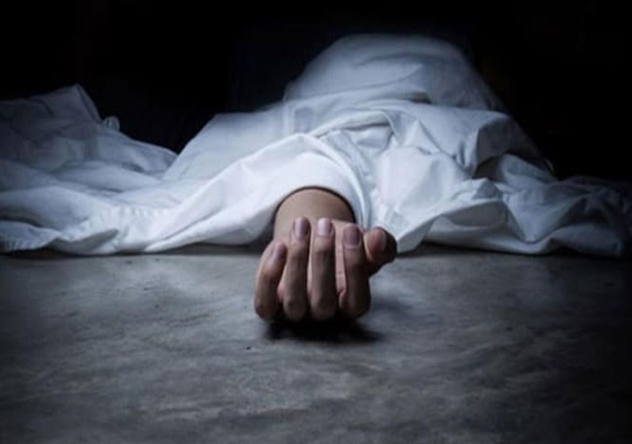 செல்போன் கொடுக்காத ஆத்திரத்தில் தங்கையை வெட்டிக்கொன்ற அக்கா.. திண்டுக்கல்லில் அதிர்ச்சி சம்பவம்