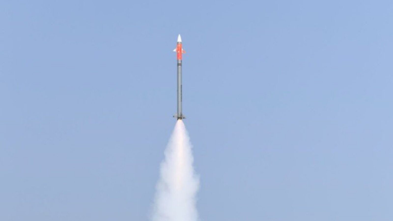 எதிரிகளின் போர் விமானங்களை தாக்கும் இந்திய ராணுவ ஏவுகணைகள் வெற்றிகரமாக சோதனை