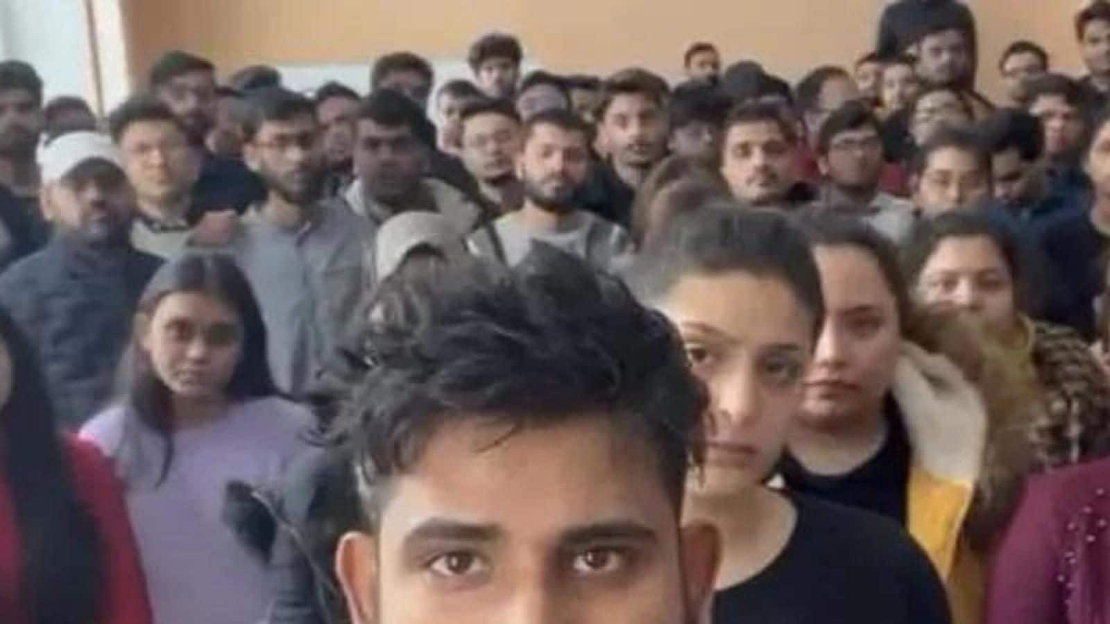 தண்ணீர், உணவின்றி உக்ரைனின் சுமி மாகாணத்தில் 800 இந்திய மாணவர்கள் சிக்கித் தவிப்பு