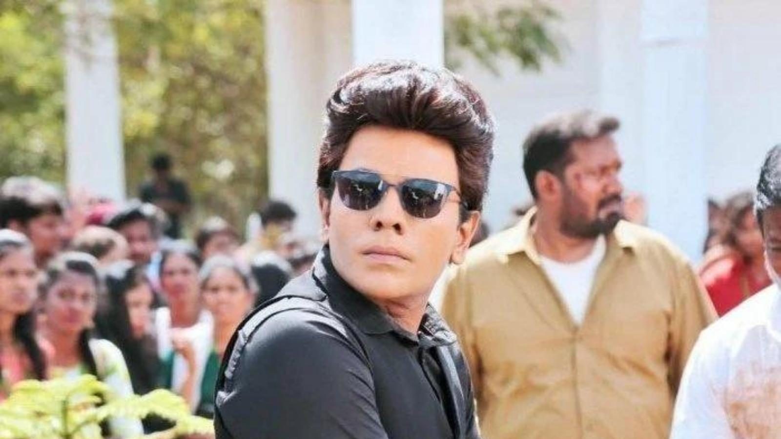 அதிரடி சண்டைக் காட்சிகளுடன் வெளிவந்த சரவணா ஸ்டோர் அண்ணாச்சியின் 'தி லெஜண்ட்' பட போஸ்டர்