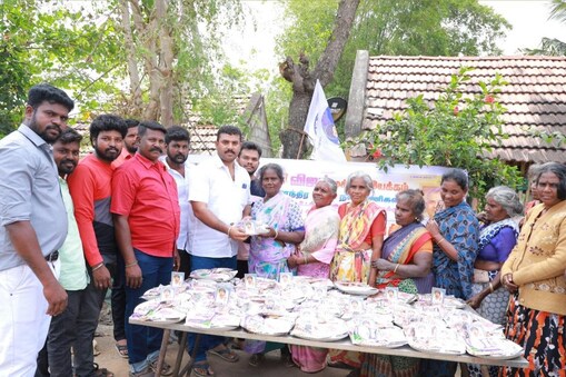 விஜய் மக்கள் இயக்கம் சார்பாக தமிழகத்தின் பல்வேறு பகுதிகளில் நல உதவிகள் வழங்கப்பட்டு வருகின்றன.
