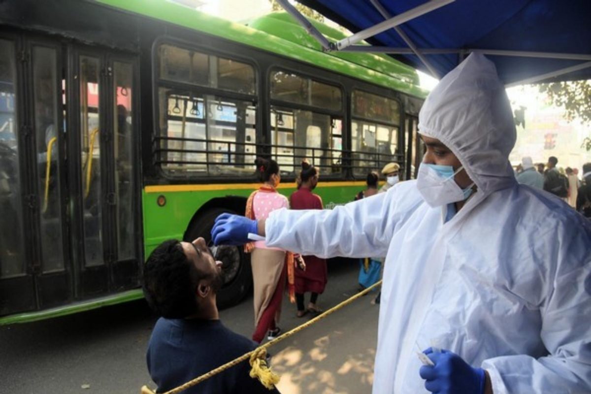 பரிசோதனை, கண்காணிப்பு, சிகிச்சை, தடுப்பூசி, விதிமுறைகளை பின்பற்றல் என 5 யுக்திகளை பயன்படுத்தி தொற்று பரவலை கட்டுப்படுத்த வேண்டும் - சுகாதார அமைச்சகம்
