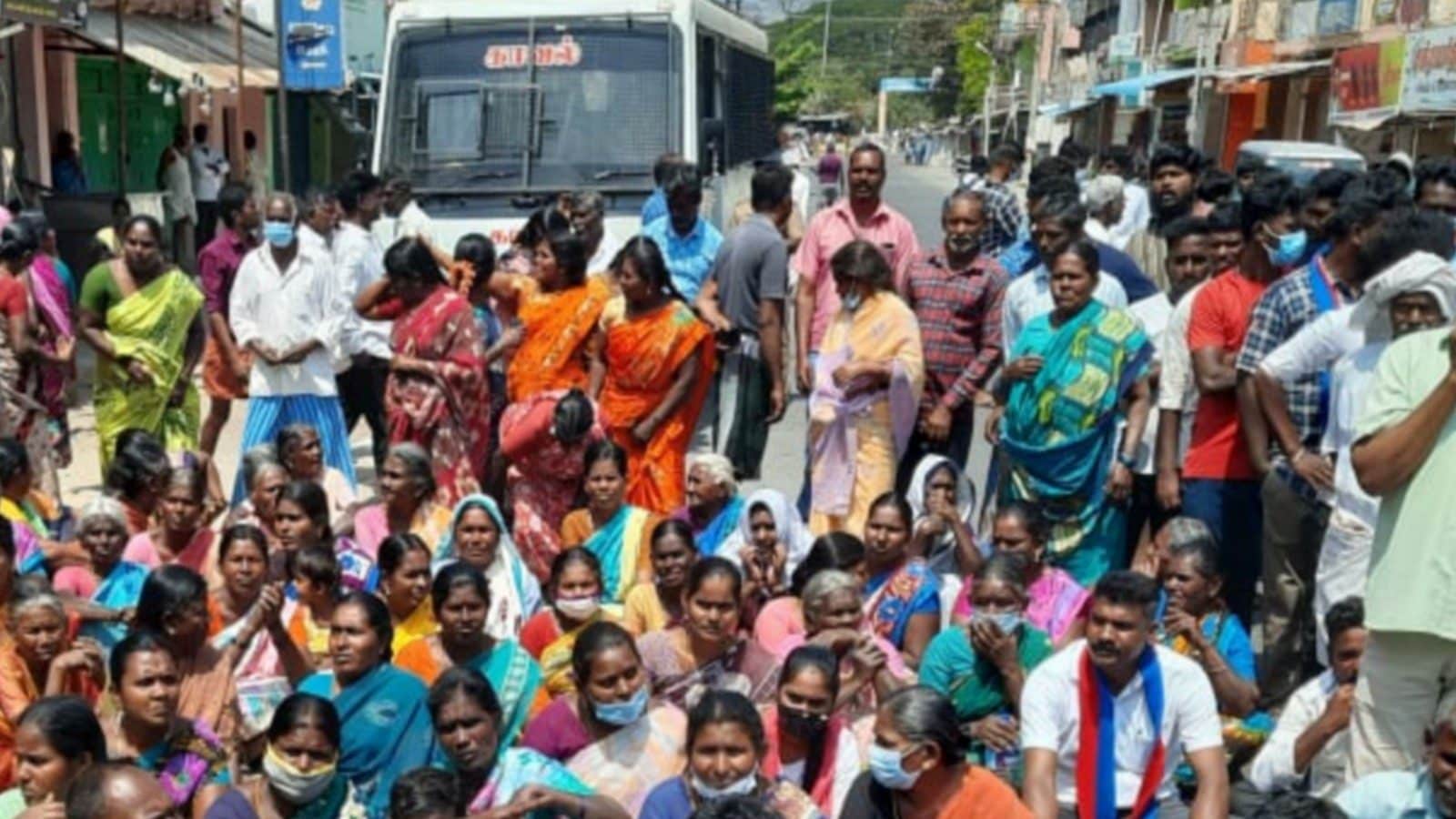 விசிகவுக்கு ஒதுக்கப்பட்ட நகராட்சிகளில் திமுக வேட்பாளர்கள் வெற்றி - சாலைமறியல்... போலீஸ் குவிப்பு