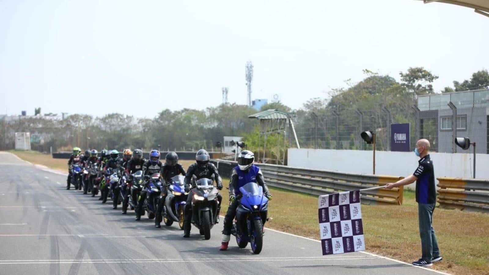 Yamaha | இருங்காட்டுக்கோட்டை பந்தய ஓடுதளத்தில் மறக்க முடியாத அனுபவத்தை வழங்கிய யமஹா நிறுவனம்!!