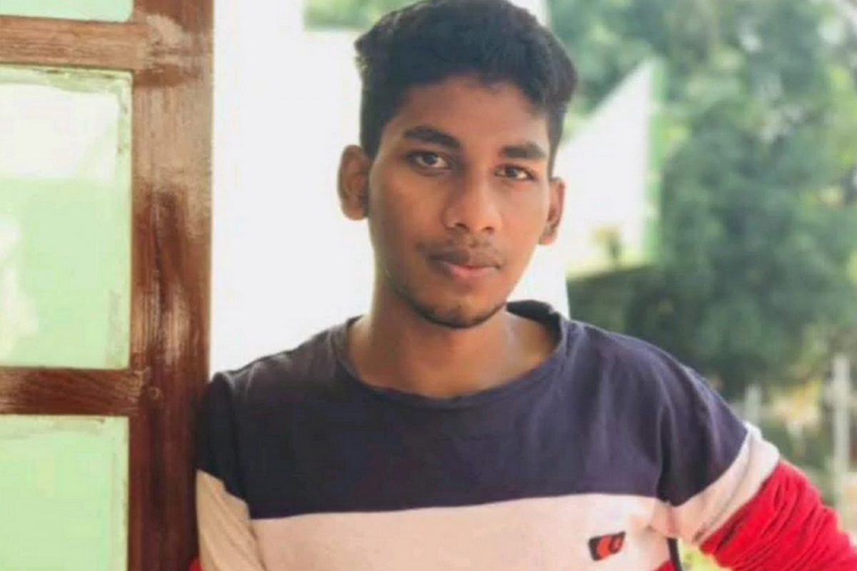 தோழியின் தாயார் குளிப்பதை படம் பிடித்து மிரட்டிய இளைஞர் கைது