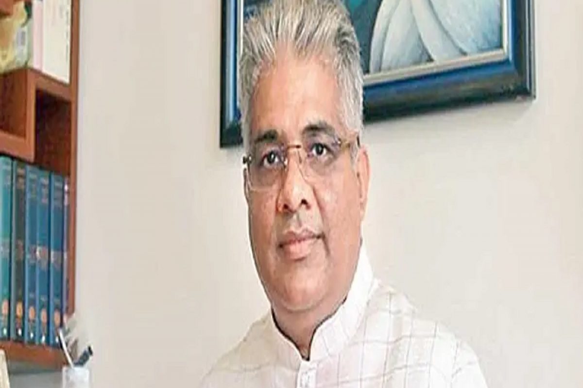 இபிஎஃப் வட்டிக்குறைப்பு மகிழ்ச்சி என்ற மத்திய அமைச்சர்.