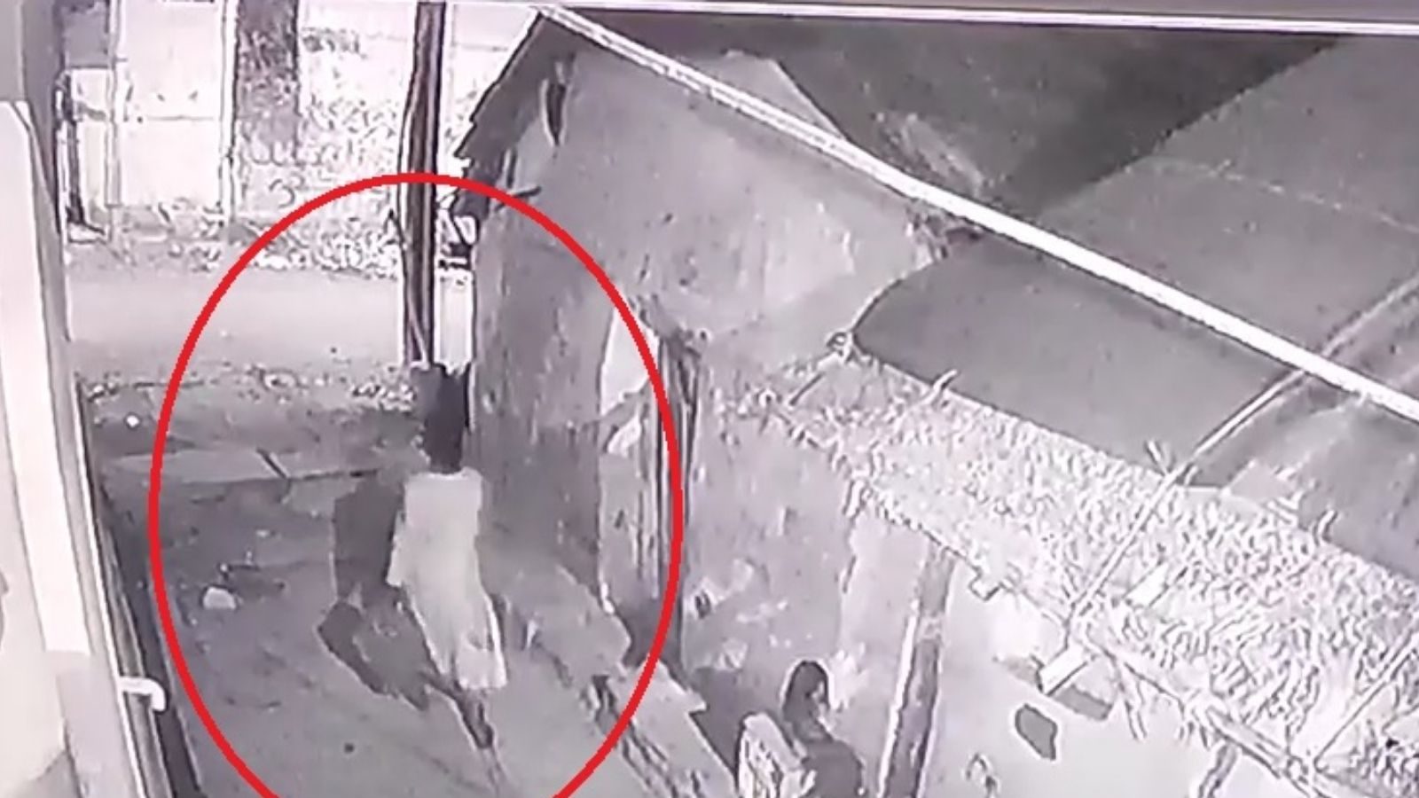 Woman throws newborn baby in sewer .. CCTV footage .. TIme News