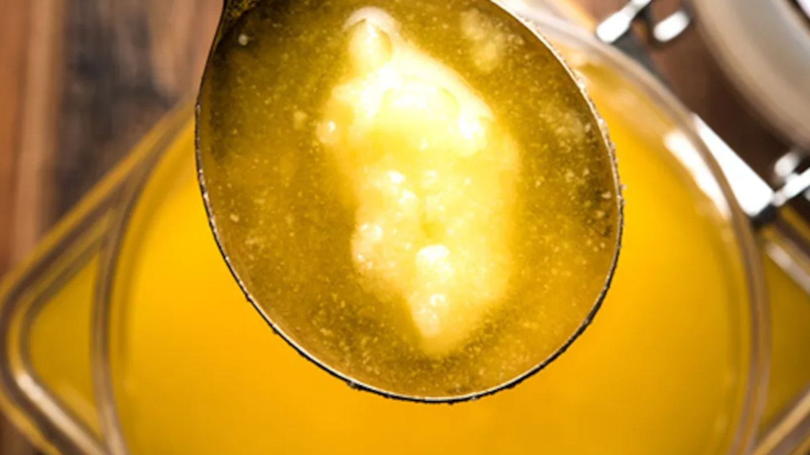 எப்போதும் உணவில் நெய் சேர்த்துக்கொள்வது பிடிக்குமா..? அது ஆபத்து என்கிறார் ஊட்டச்சத்து நிபுணர்..!