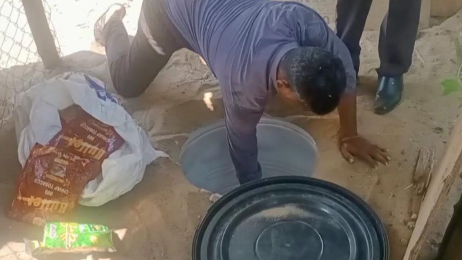 பூமிக்குள் புதைத்து நூதன முறையில் புகையிலை பொருட்கள் விற்பனை..