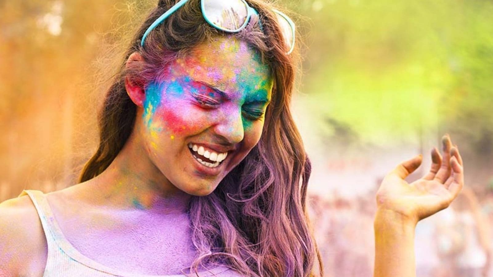 ஹோலிக்குப் பின் முகம் மற்றும் தலைமுடியில் இருக்கும் வண்ணங்களை அகற்ற ஈசி டிப்ஸ்..!