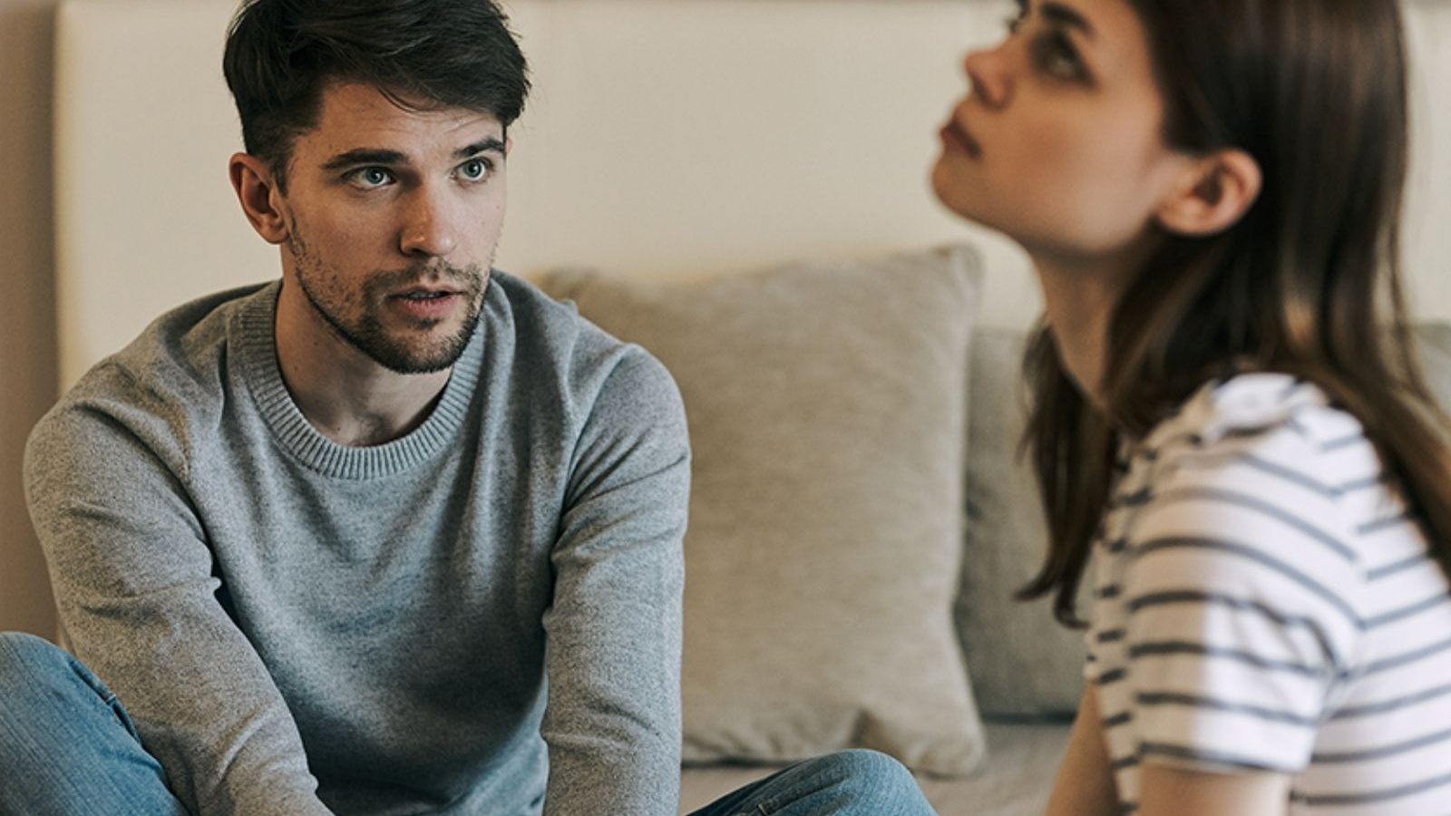 முதிர்ச்சியடைந்த  காதலுக்கும் சிறுபிள்ளைத்தனமான காதலுக்கும் இதுதான் வேறுபாடு!