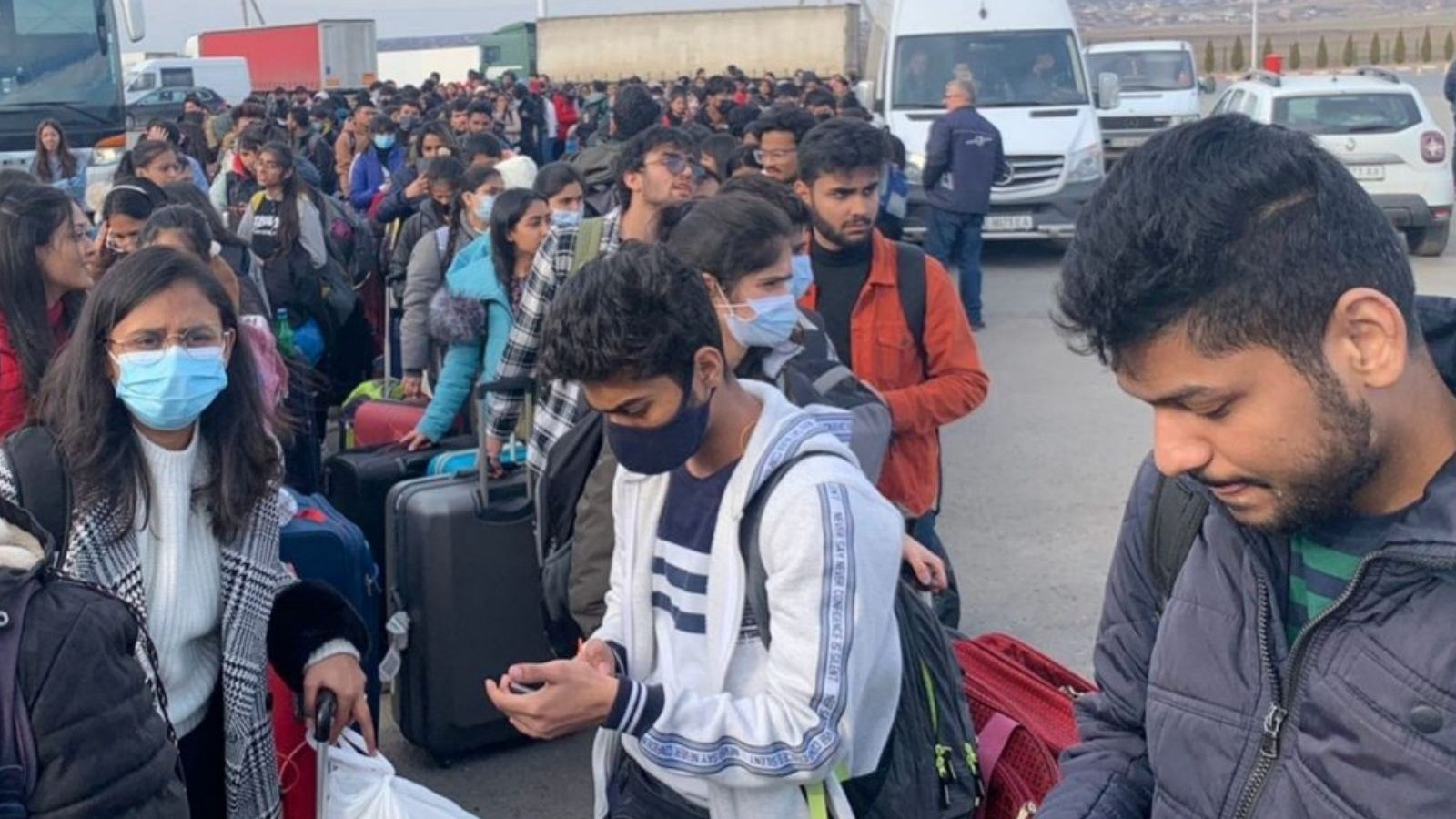 அசல் சான்றிதழ்கள் இல்லாததால் மருத்துவ படிப்பை தொடர முடியவில்லை - உக்ரைனில் இருந்து திரும்பிய மாணவர்கள் வேதனை