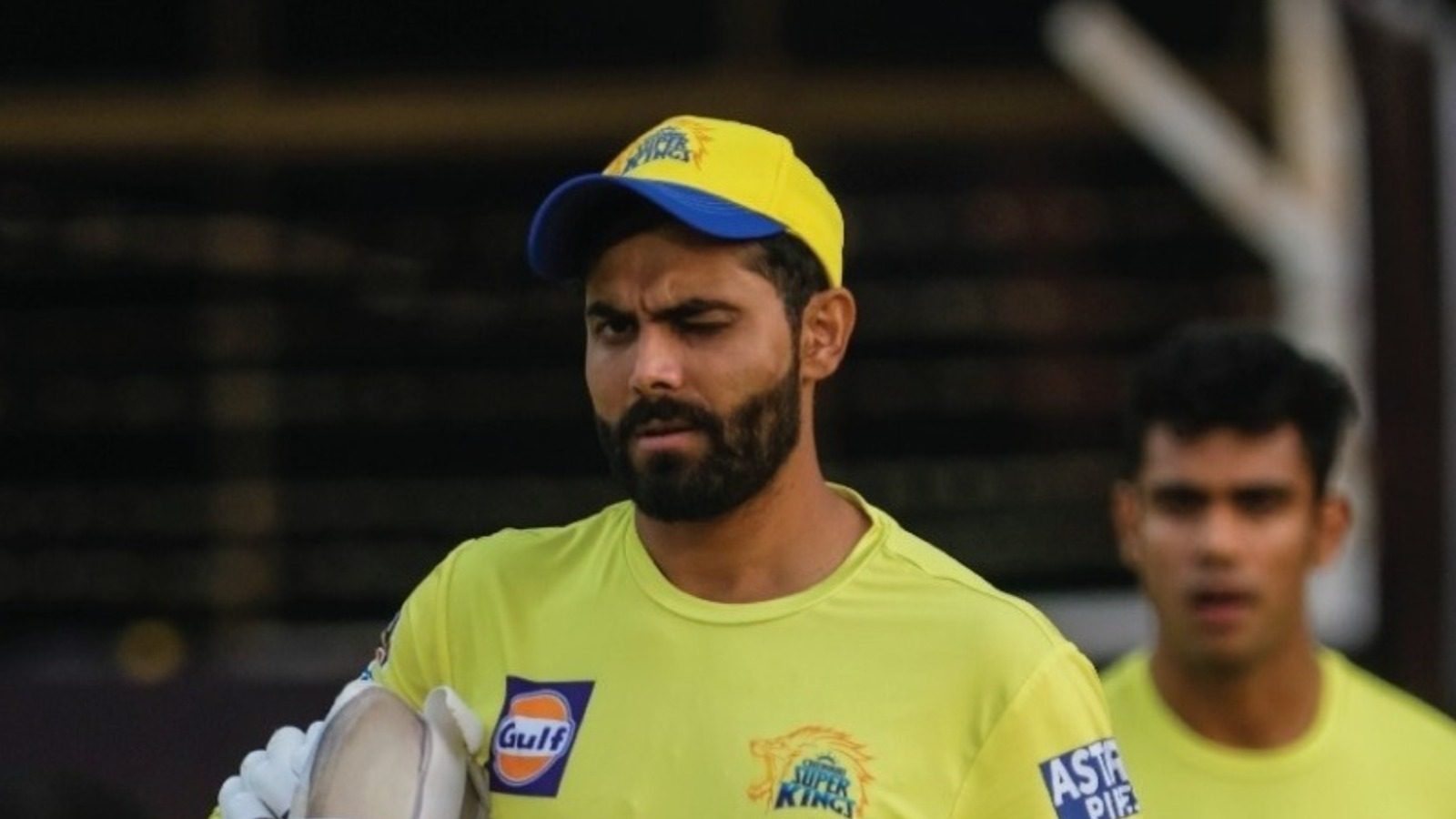 ஜடேஜாவிடம் கேப்டன்சியைக் கொடுத்தது அவருக்கு செய்த நன்மை அல்ல - ரவி சாஸ்திரி காட்டம்