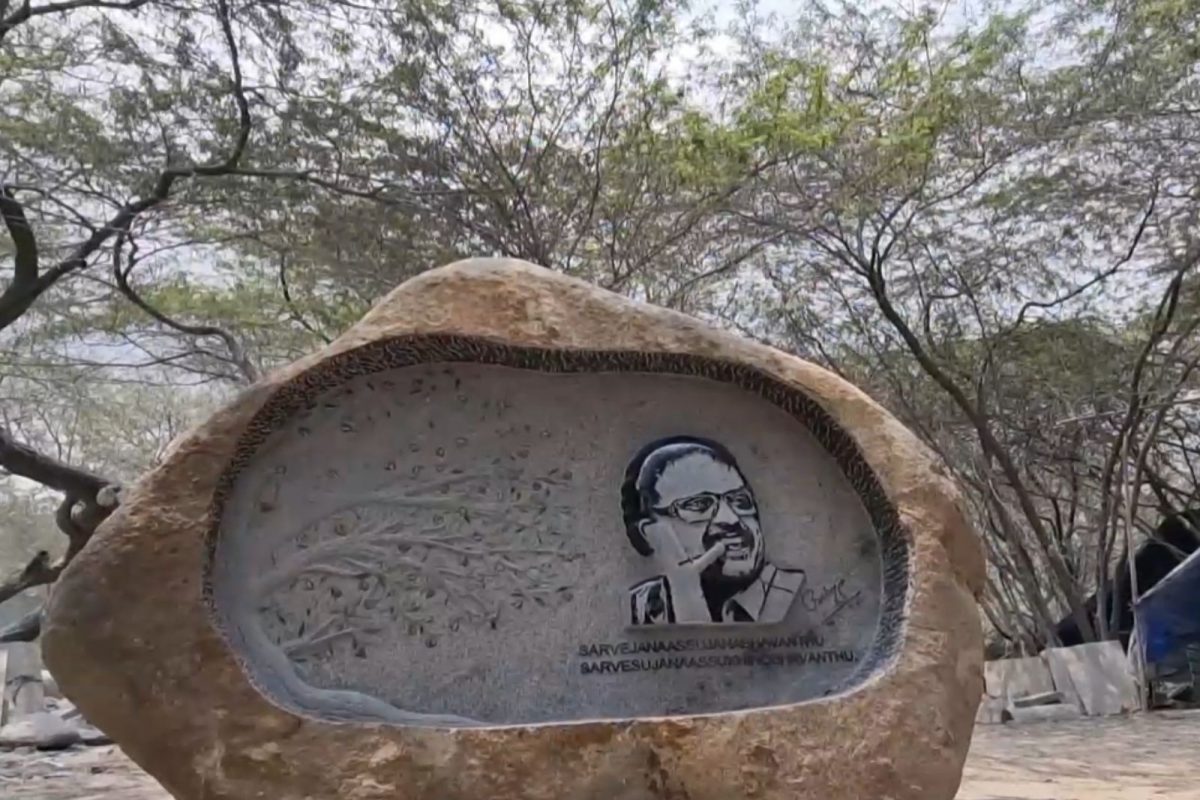பாடகர் SPB-க்காக 6 டன் எடை கொண்ட பாறையை குடைந்து சிலை..!