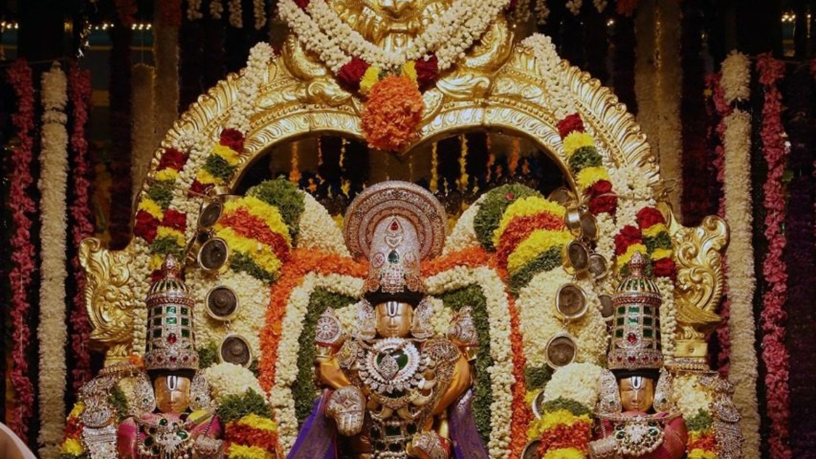 திருப்பதி ஏழுமலையான் கோவில் தெப்ப உற்சவம் நான்காம் நாள் - புகைப்படங்கள்