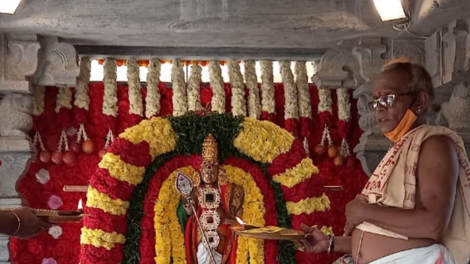 Vadapalani Temple | வடபழனி முருகன் கோயிலில் 2 வருடத்திற்கு பிறகு அர்ச்சனை செய்ய பக்தர்களுக்கு அனுமதி...