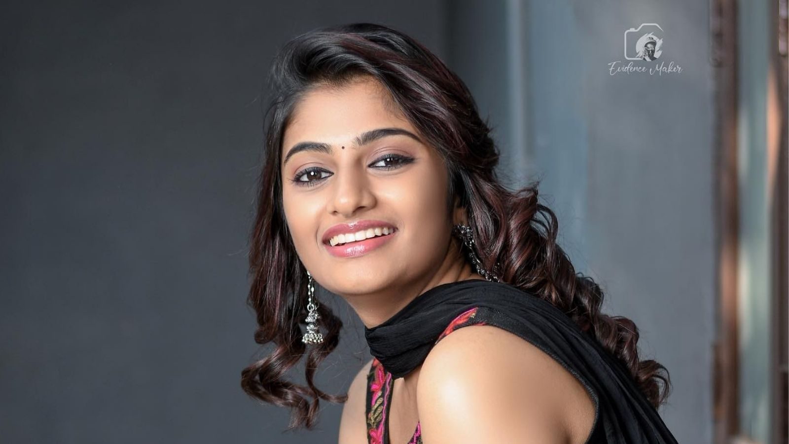 ஸ்லீவ் லெஸ் சுடிதாரில் கலக்கும் ராஜா ராணி சீரியல் நடிகை..