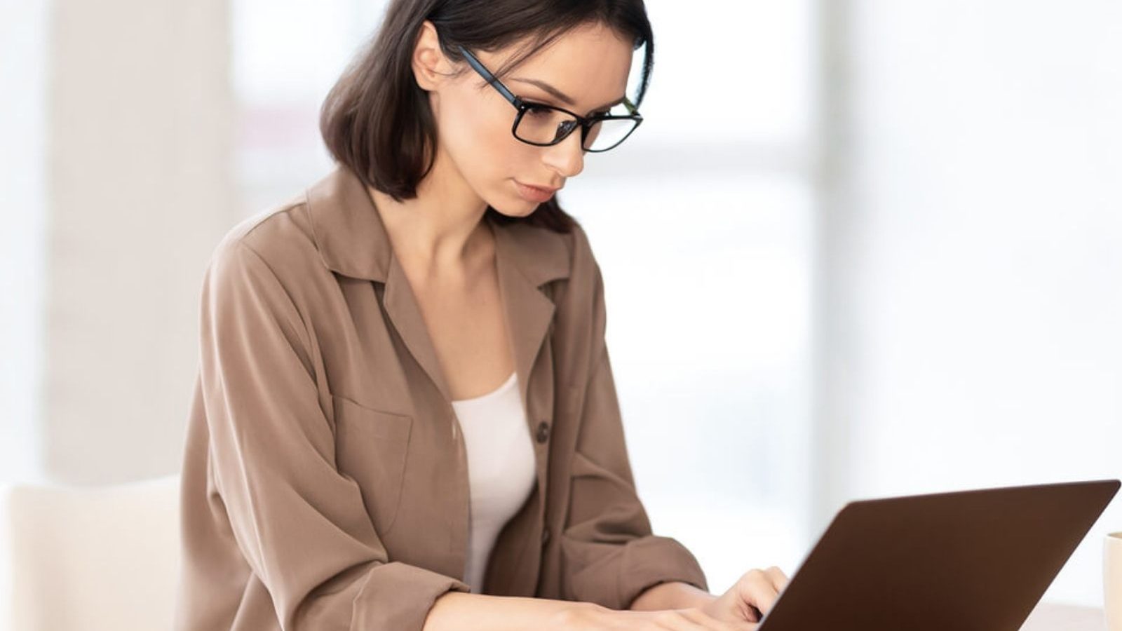 வேலை செய்யும் இளைஞர்களுக்கு சம்பளத்தை விட 