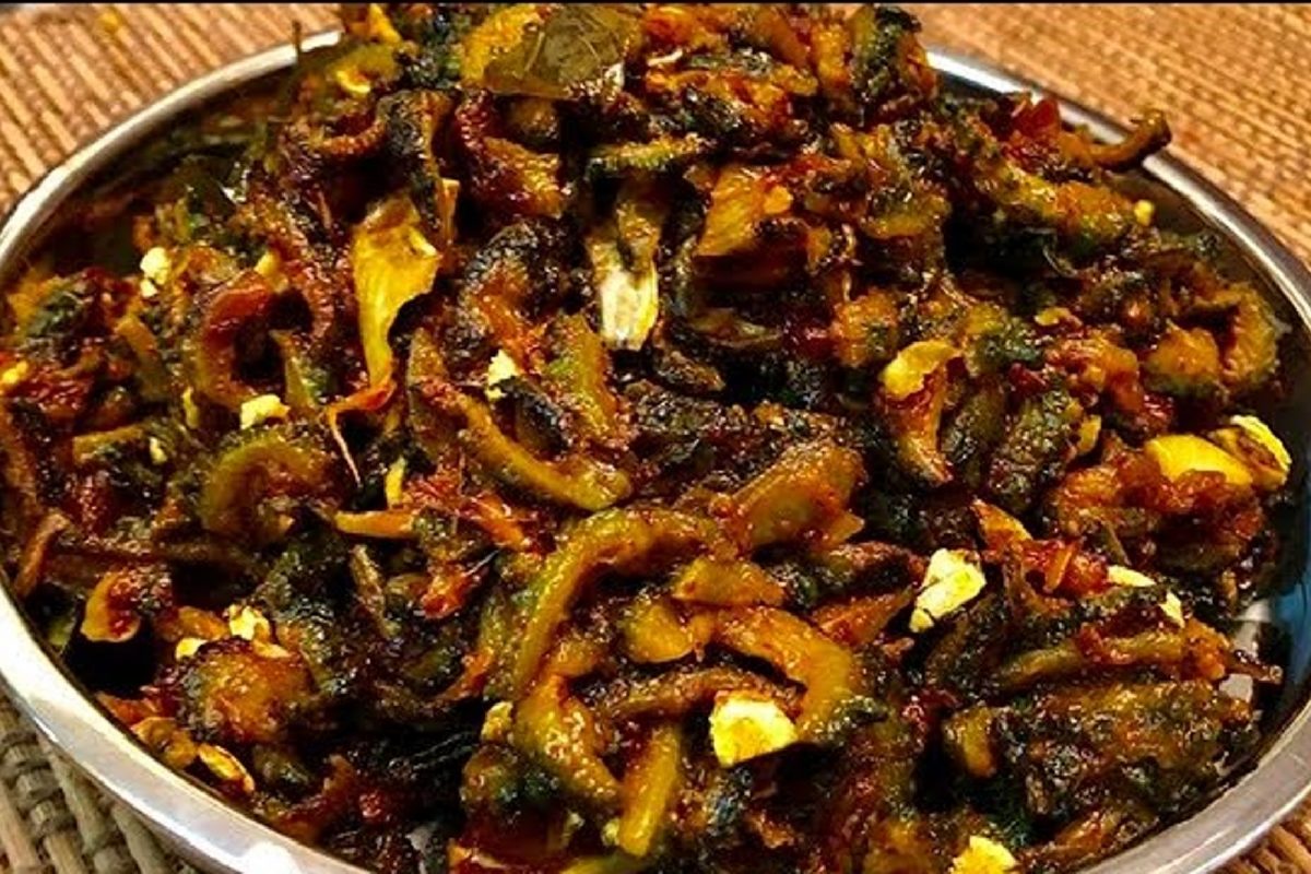 கொஞ்சம் கூட கசப்பே தெரியாத பாகற்காய் சுக்கா..  இப்படி செய்யுங்கள்!