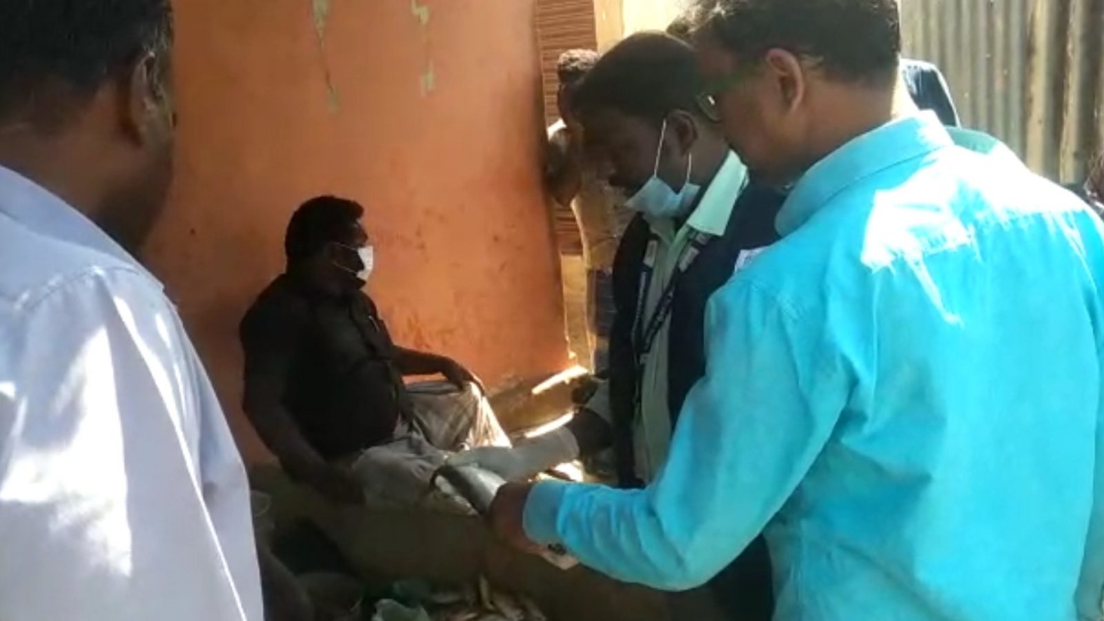 மண்டபம் மீன் மார்க்கெட்டில் 30 கிலோ அழுகிய மீன்கள் பறிமுதல்.!