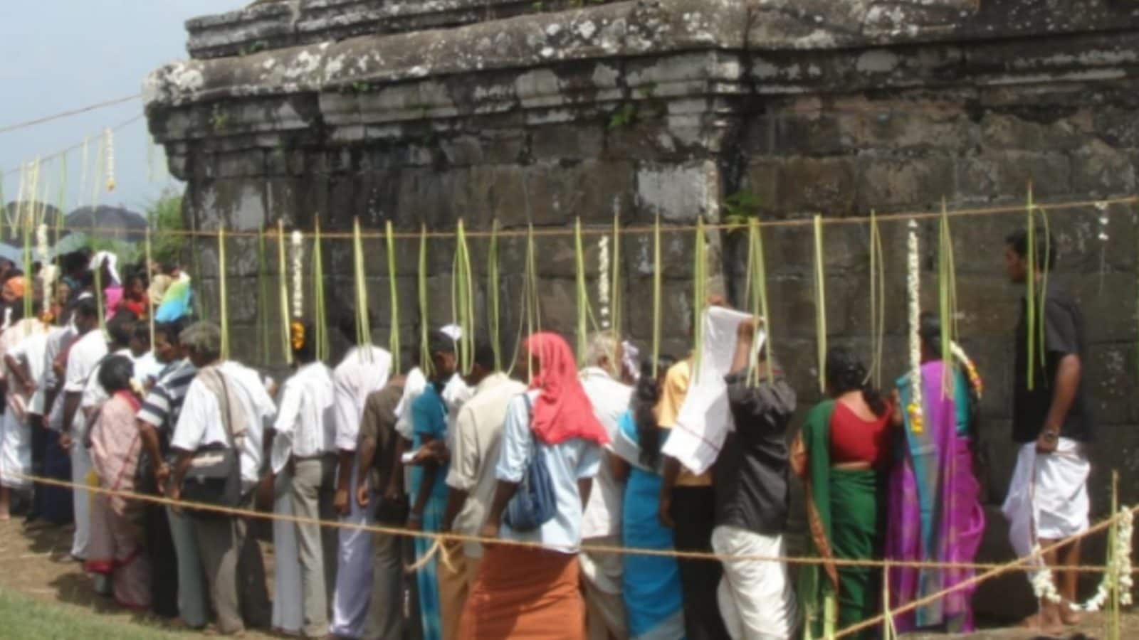 கேரள வனத்துறையை கண்டித்து தமிழக பத்திரிக்கையாளர்கள் சாலை மறியல் - ஆதரவு தெரிவித்த அரசியல் கட்சியினர்