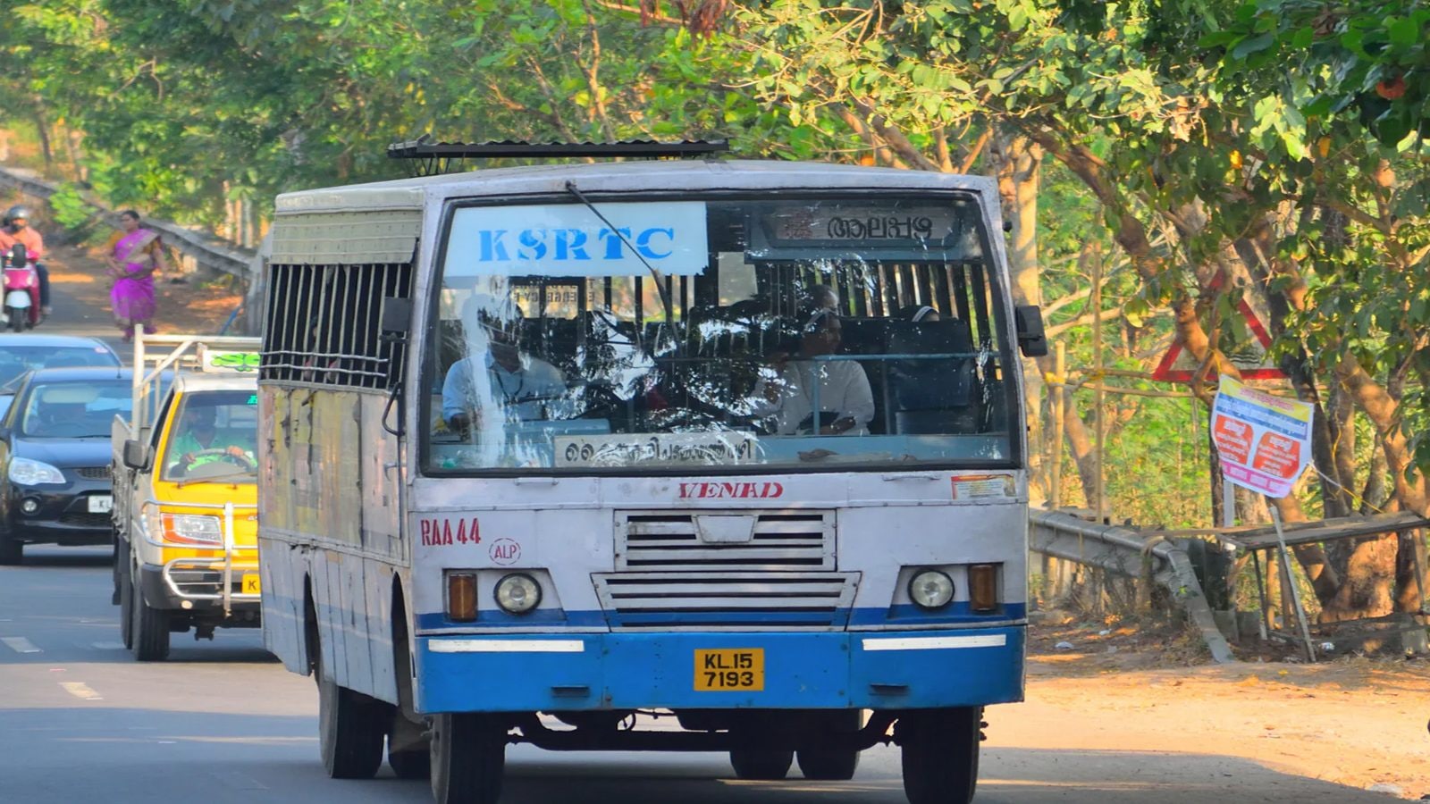 பேருந்து ஆட்டோ கட்டண உயர்வுக்கு அமைச்சரவை ஒப்புதல்... மே 1-ம் தேதி முதல் கேரளாவில் நடைமுறைக்கு வருகிறது...