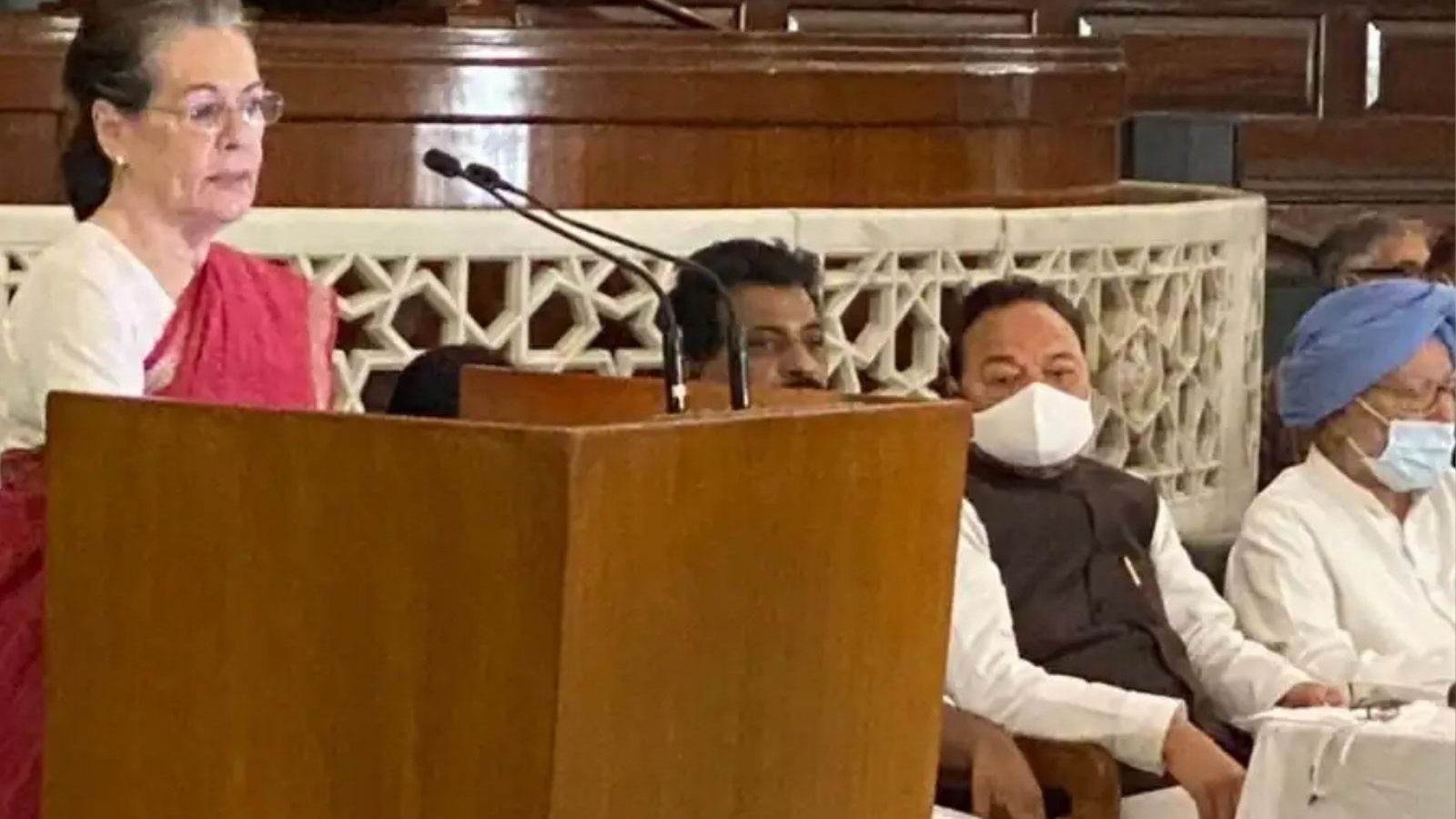 காங்கிரசுக்கு புத்துயிரூட்டுவது கட்சிக்கு மட்டுமல்ல, ஜனநாயகத்திற்கும் அவசியம்: சோனியா காந்தி